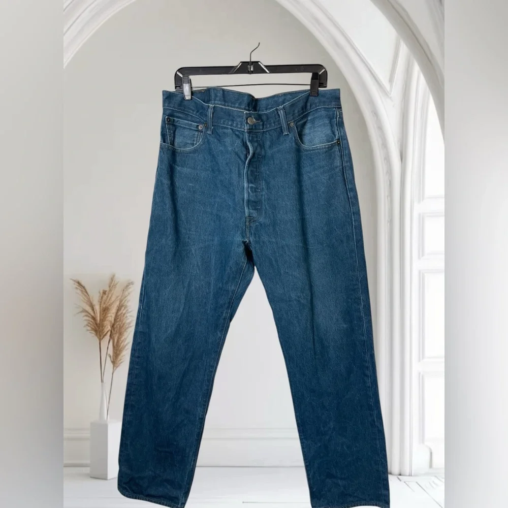 Levi’s Men’s 501 Classic Jeans Button Fly Dark Wash Size 38x34 like new